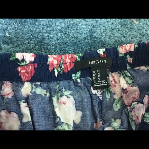 Floral flouncy flowy shorts - Picture 2 of 2